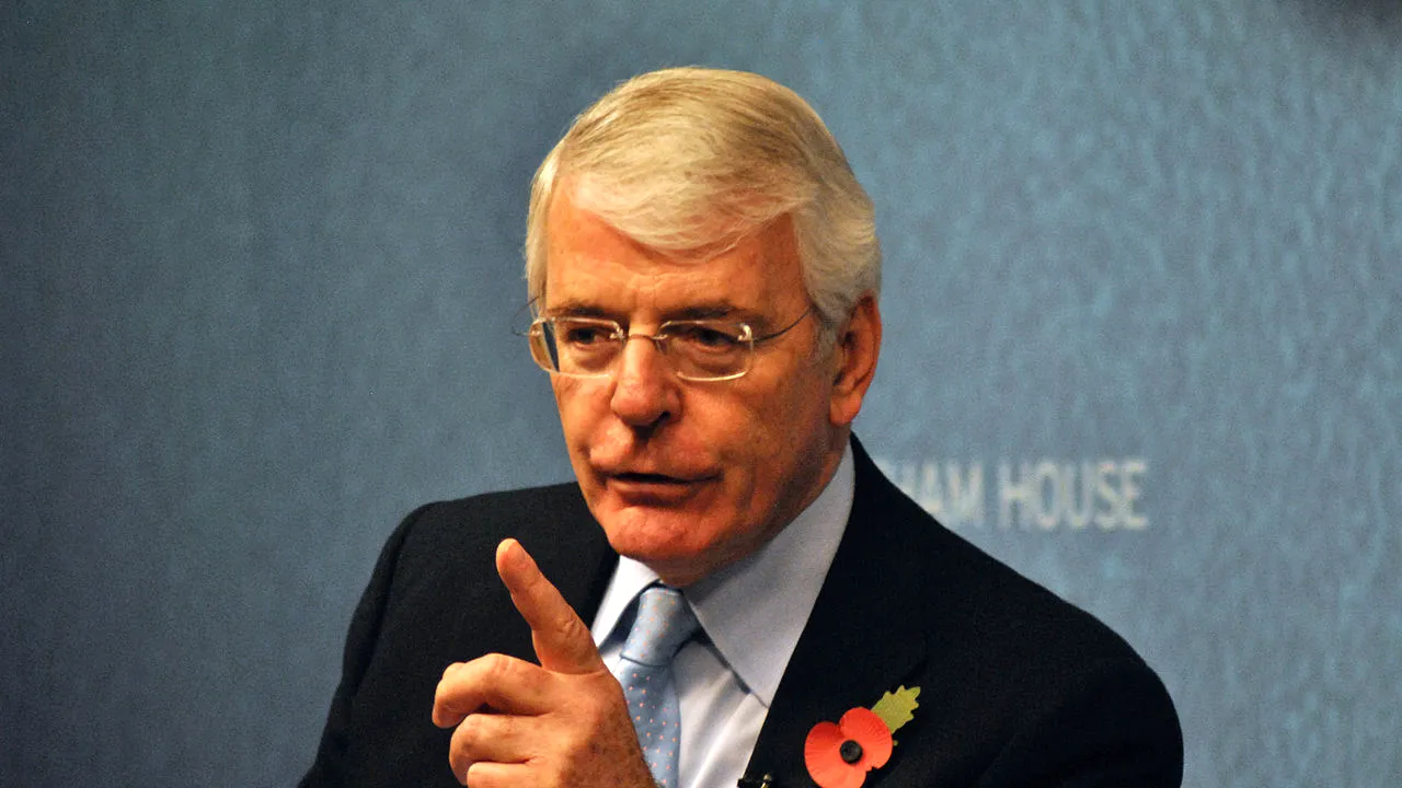 Sfatul pe care i-l dă Theresei May, în privinţa Brexit, fostul premier britanic John Major 
