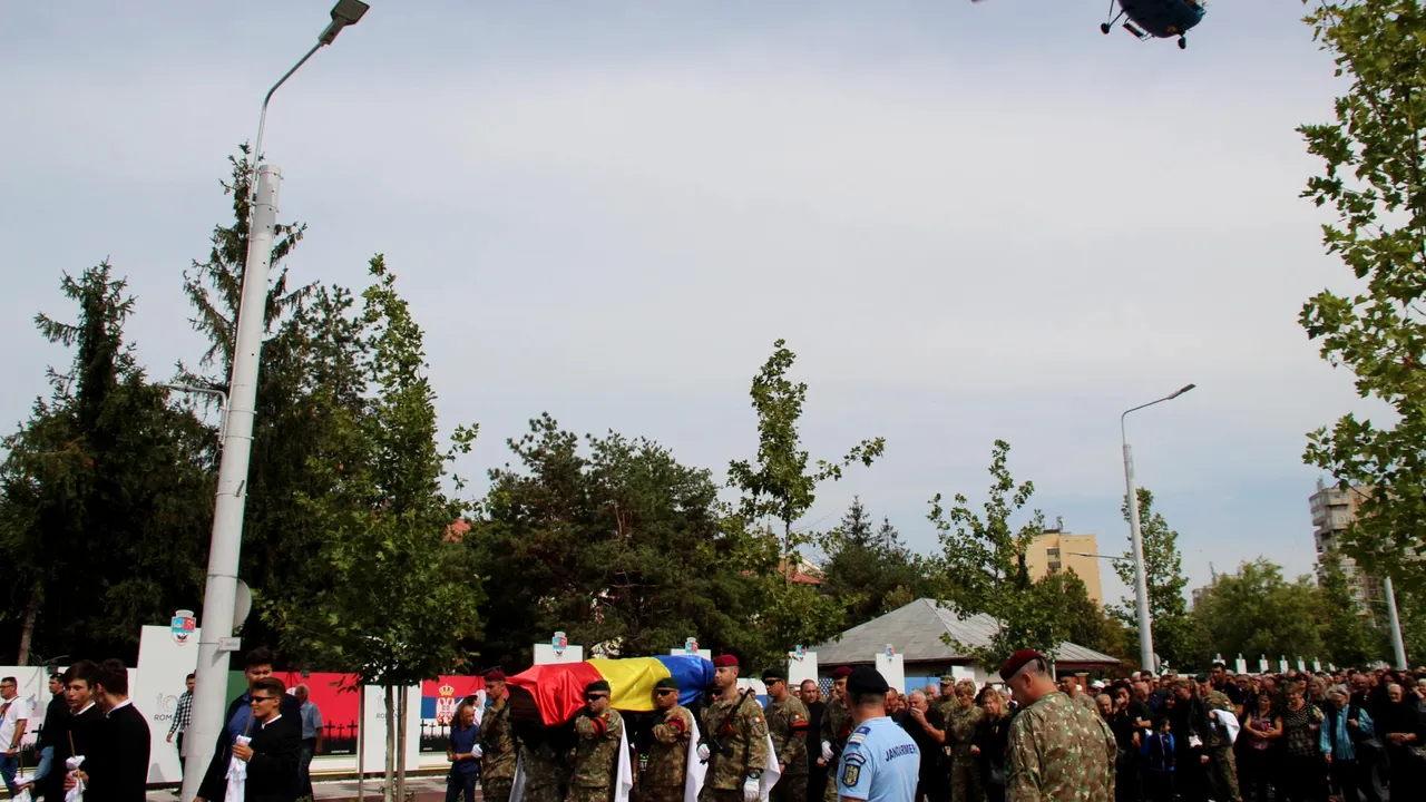 Militarul român mort în Afganistan, înmormântat cu onoruri militare/ FOTO