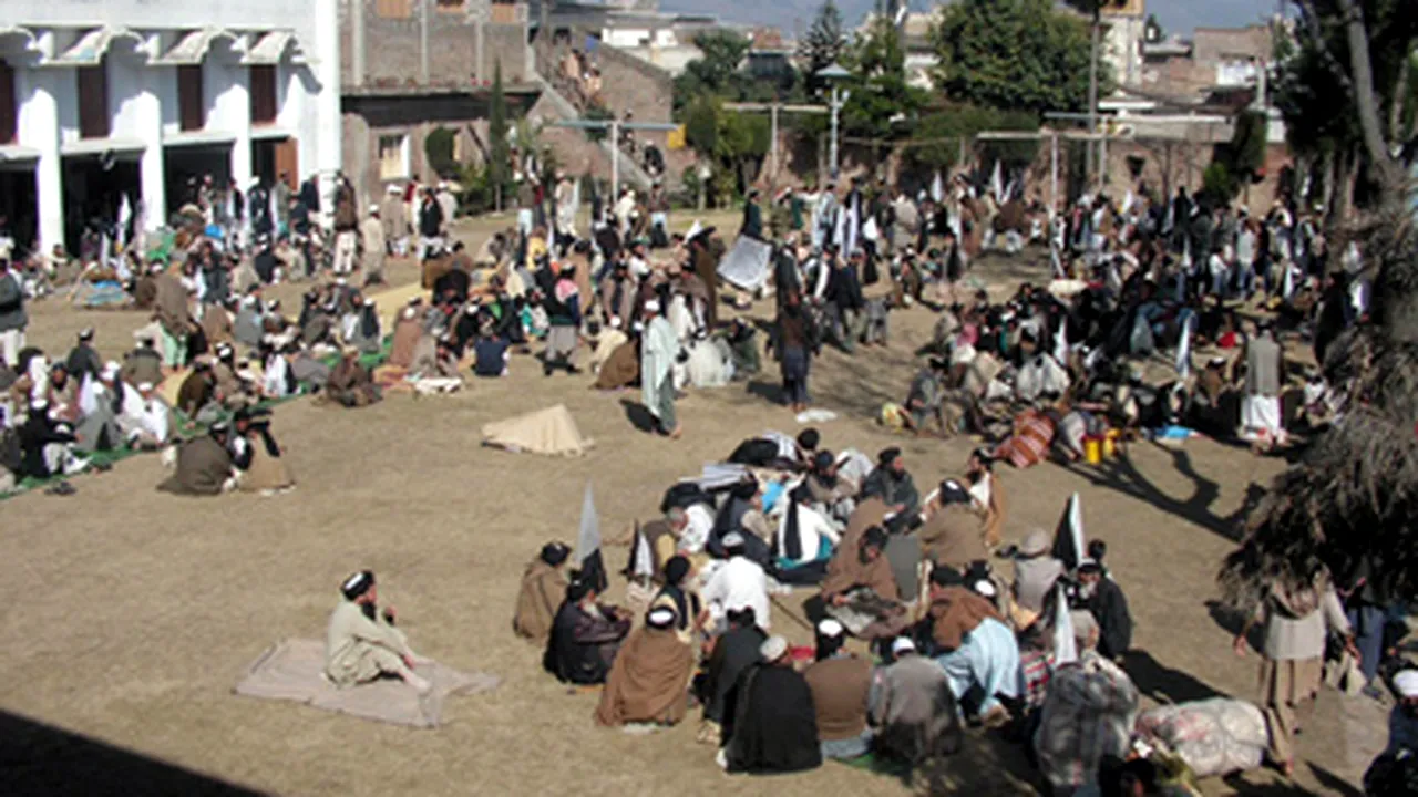 Talibanii au încheiat unui armistiţiu pe termen nelimitat în valea Swat din Pakistan