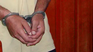 Un bărbat din Botoşani, arestat după ce şi-a violat cele trei nepoate