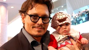 Cel mai CELEBRU copil din lume? Cum a cunoscut 130 de VEDETE, printre care Johnny Depp, John Terry şi Reese Witherspoon, în doar un an de existenţă - FOTO