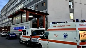 SCANDAL la Spitalul de Urgenţă Târgovişte: Un paznic a fost rănit şi mai multe geamuri au fost sparte