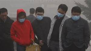 STUDIU: Poluarea provoacă simptome asemănătoare cu autismul şi schizofrenia