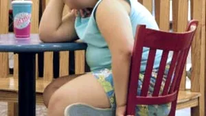 Copiii femeilor fumătoare prezintă riscul de a deveni obezi