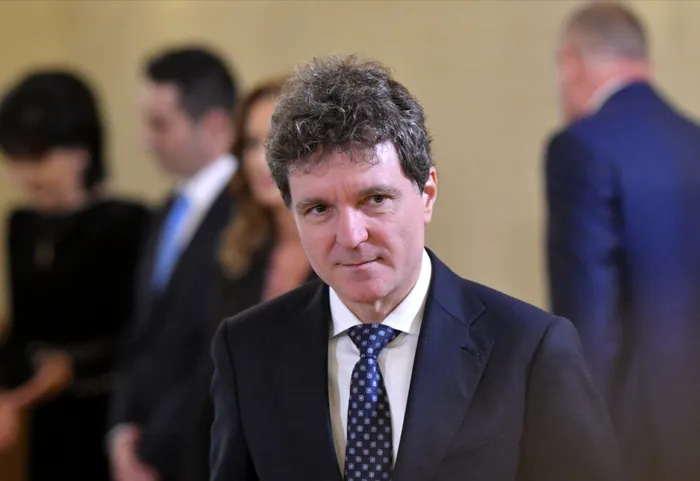 LIVE UPDATE Zi decisivă pentru formarea noului Guvern. Liderii partidelor se întâlnesc diseară cu Nicușor Dan la Palatul Cotroceni. Siegfried Mureșan și Sorin Grindeanu, variantele de premier