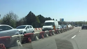 TRAFIC îngreunat pe drumurile de la mare şi de la munte. Pe Podul Agigea se circulă bară la bară/ Aglomeraţie la frontiera cu Ungaria. Românii se întorc la muncă/- GALERIE FOTO, VIDEO
