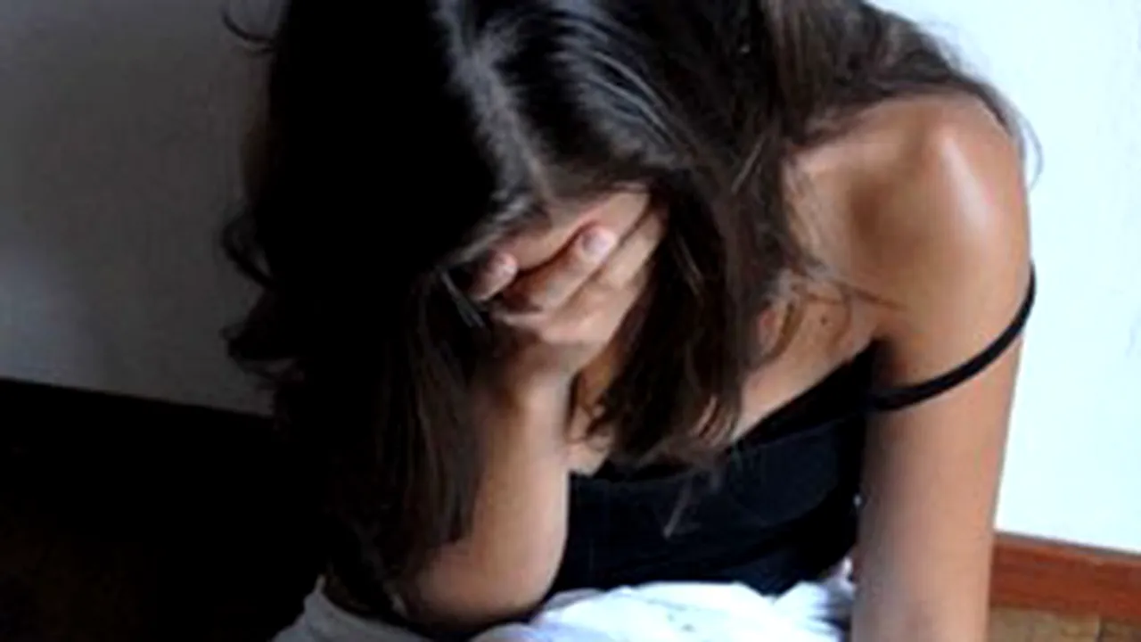 O italiancă de 12 ani susţine că a fost violată de doi români