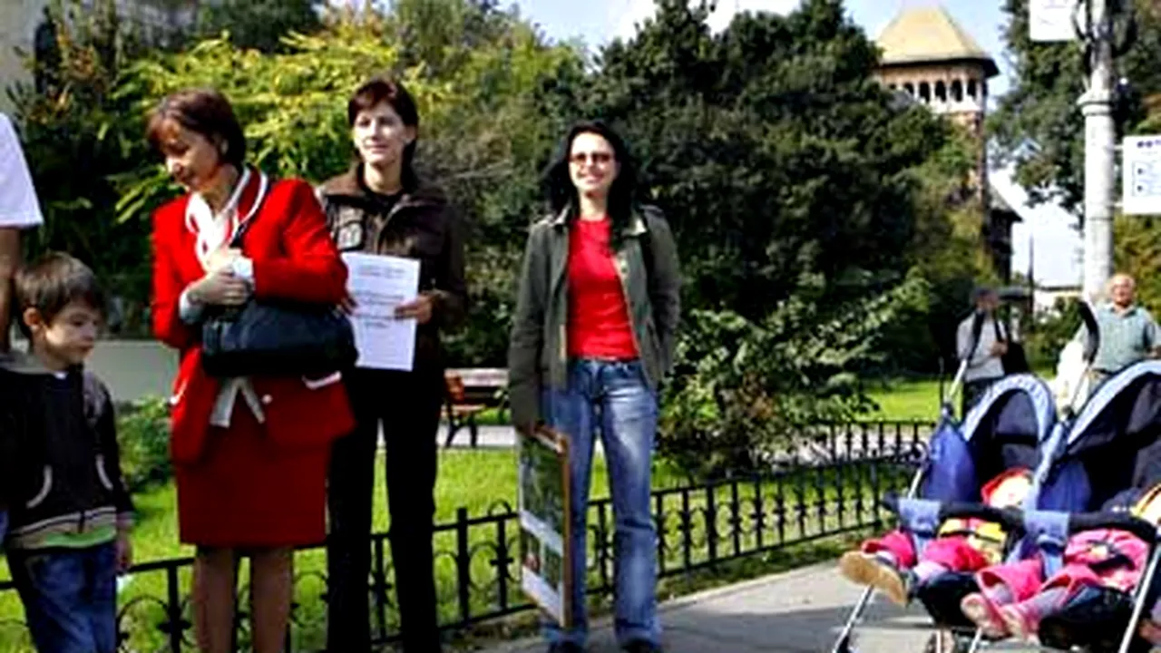 Alte 150 de familii cu gemeni şi tripleţi vor da statul în judecată pentru a obţine indemnizaţii (Video)