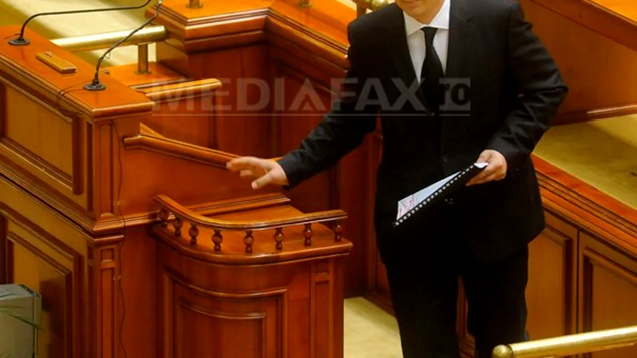 Ponta, întrebat dacă renunţă la doctorat, după votul la OUG 94: Păi, dacă nu îmi mai dă voie legea?