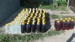 Trei bihoreni, cercetaţi pentru producţie şi comerţ cu băuturi alcoolice contrafăcute