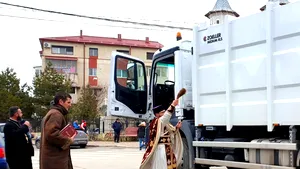 Un primar din judeţul Constanţa a ales un mod inedit de a anunţa că a cumpărat o nouă maşină de gunoi. Mesajul postat pe Facebook | FOTO