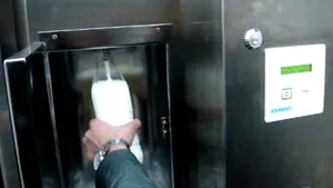 Pensionar condamnat la închisoare după ce a spart un dozator de lapte