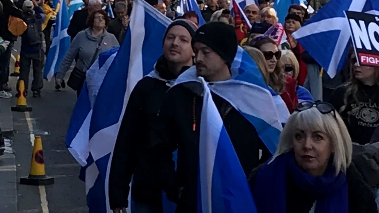 Miting pentru independenţa Scoţiei, la Edinburgh, cu steaguri şi în kilturi - VIDEO