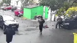 Noi imagini cu momentul exploziei. Trei bărbați au fost surprinși într-o parcare din apropierea ”Blocului groazei”