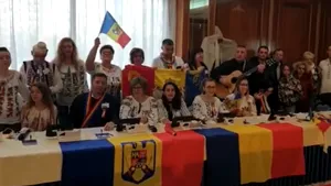 VIDEO| Românii, întâmpinaţi la vot cu melodii într-o secţie din Spania: ”Ieşi, române, la lumină, că mori cu dreptatea în mână!”