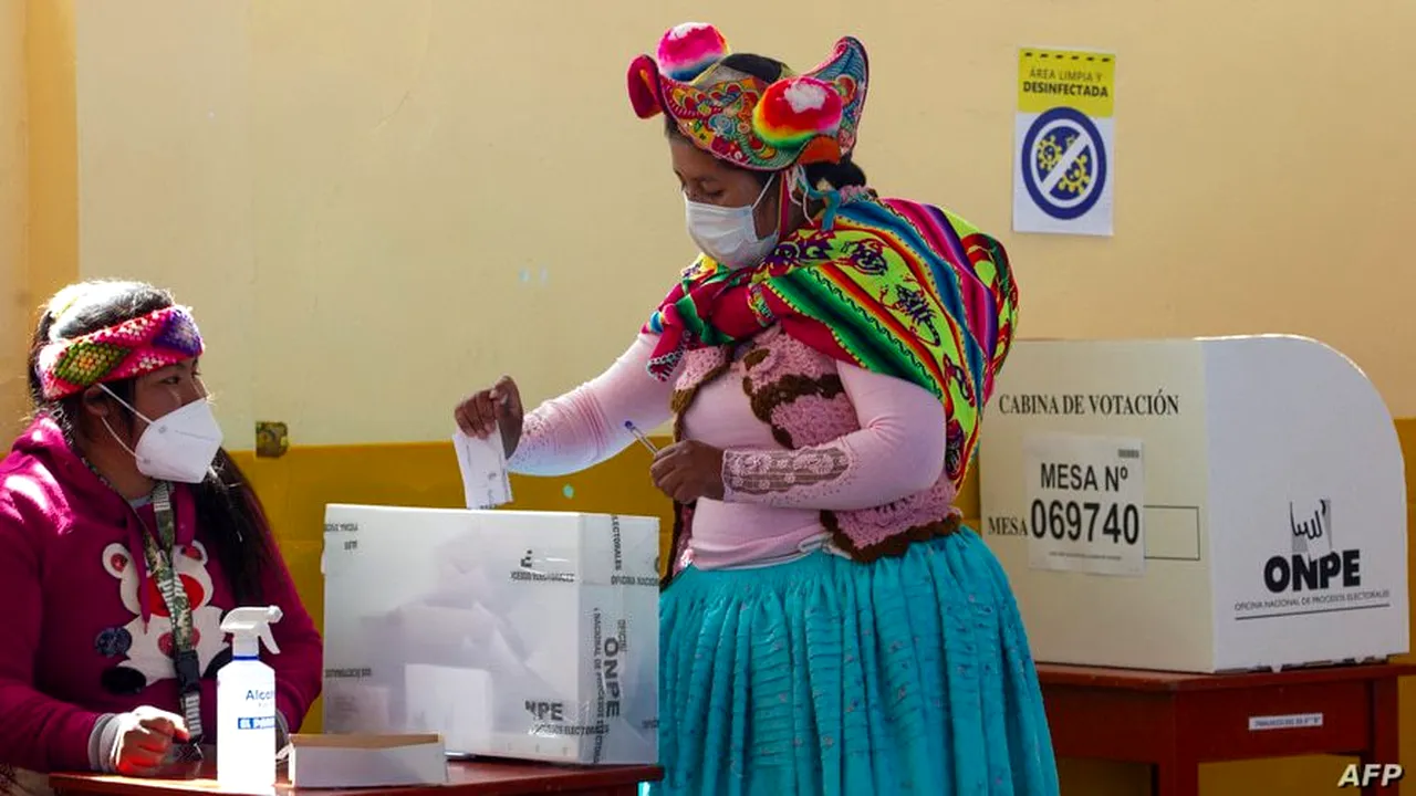 Alegeri în Peru: un candidat la preşedinţie a promis 2.500 de dolari pentru fiecare familie cu o victimă a COVID-19
