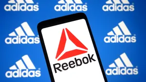 Adidas vinde Reebok pentru mai puţini bani decât a plătit iniţial