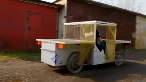 VIDEO Un tânăr inginer şi-a construit propria maşină electrică de la zero