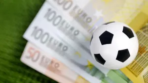 Caz revoltător. Şi-a omorât în bătaie copilul în vârstă de doar 5 ani pentru că i-a aruncat biletul la pariuri