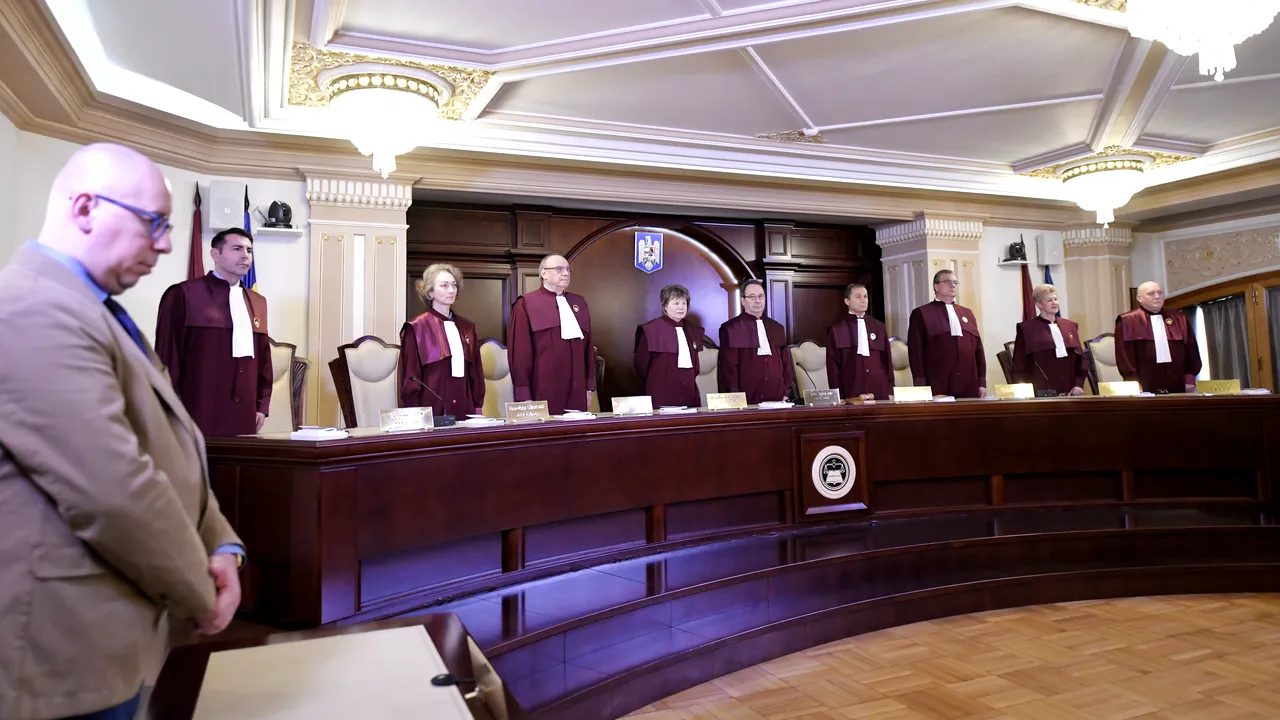 Curtea Constituţională a României decide astăzi dacă moţiunea depusă de PSD a fost constituţională sau nu