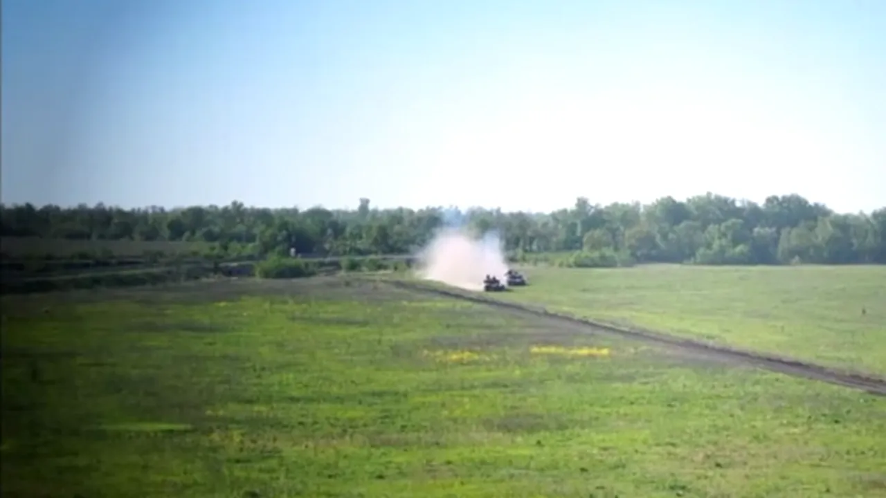 Soldaţii proruşi din Lugansk au organizat o competiţie între un tanc rusesc şi unul ucrainean - VIDEO