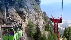 Veşti bune pentru turiştii care aleg muntele. Teleferic Prahova redeschide instalaţia de transport pe cablu Peştera - Babele
