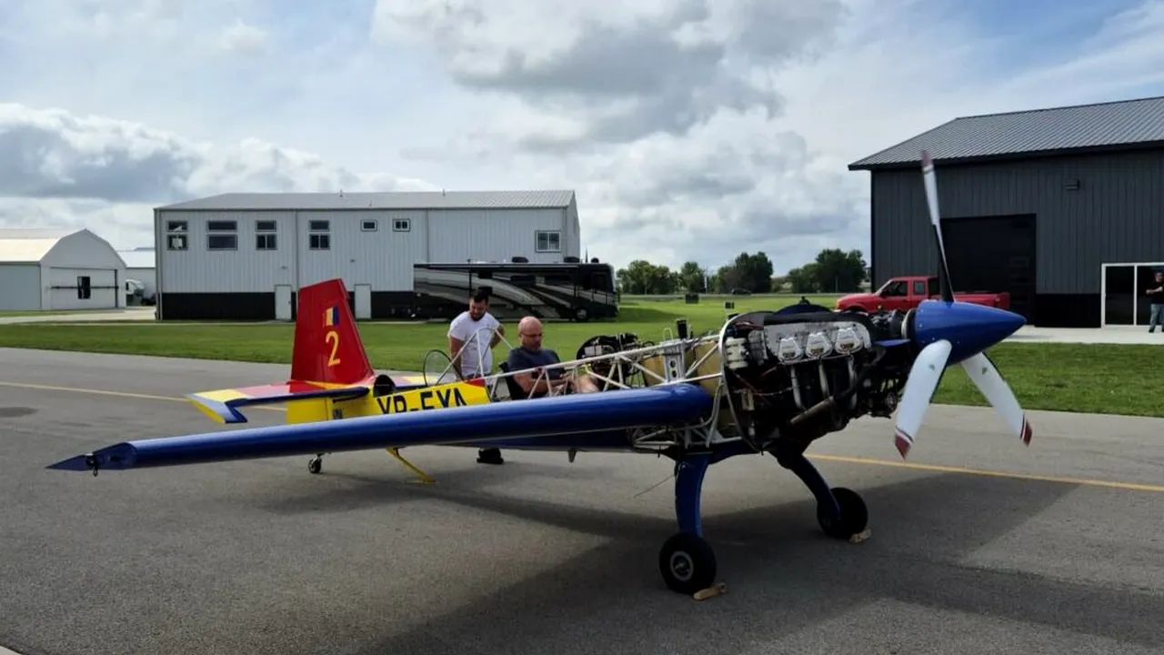 Cinci români intră în lupta pentru titlul mondial la acrobație cu avionul