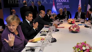 Angela Merkel: Germania şi Franţa nu vor renunţa la euro, chiar dacă Grecia o va face