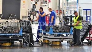 Executivii Ford văd B-Max ca un best-seller, dar uzina e oprită