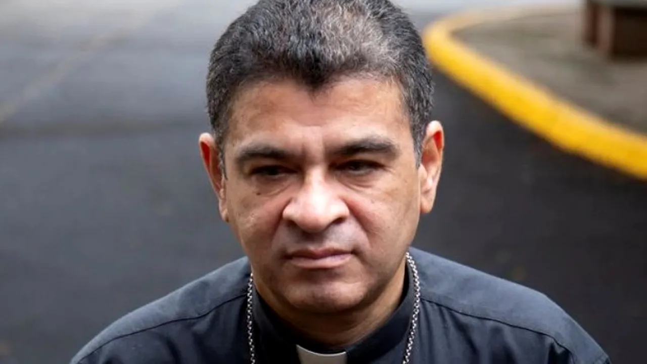 Un episcop din Nicaragua s-a refugiat într-o biserică şi a intrat în greva foamei