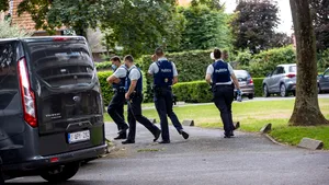 Moment şocant în Belgia: primarul din Bruges a fost înjunghiat în gât chiar în centrul oraşului