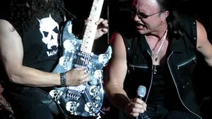 FOCUS: Peste 3.000 de români, vrăjiţi de Queensryche la primul lor concert la Bucureşti