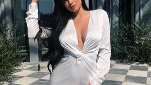 Kylie Jenner, cea mai mică dintre surorile Kardashian, însărcinată la 20 de ani. Doi bărbaţi îşi revendică paternitatea