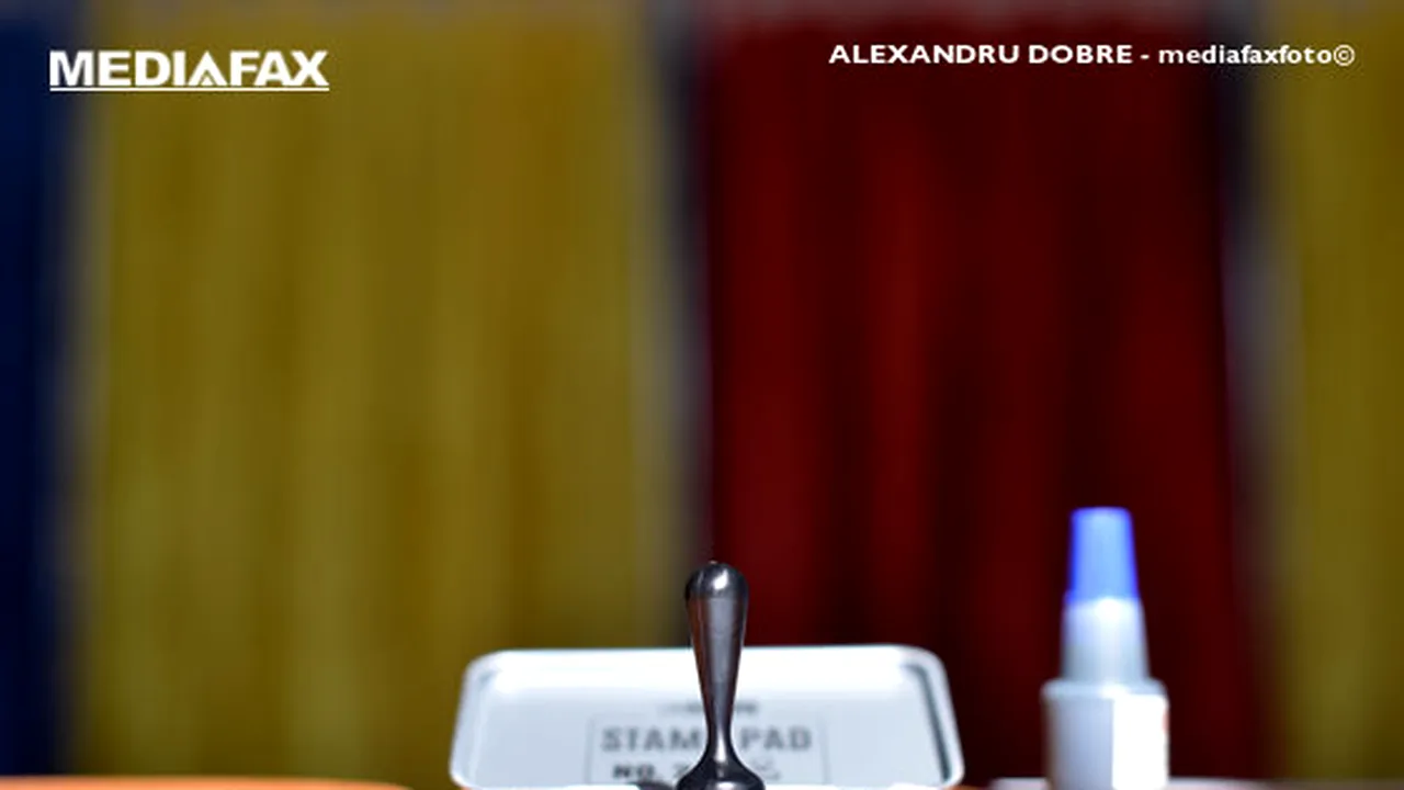 Falşi jurnalişti descoperiţi şi într-o comună din Dolj. Ei se aflau lângă o secţie de votare