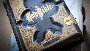 Vânzări - record la Biblii în Regatul Unit în 2025 / Librar: „Înainte, rebeliunea era să fii ateu, acum, rebeliunea e să crezi”