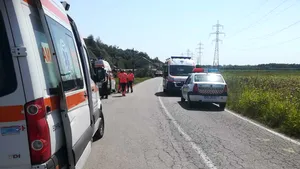 Accident grav în Tulcea. Microbuz în care erau mai multe persoane s-a răsturnat. UPDATE: Cinci persoane au fost rănite 