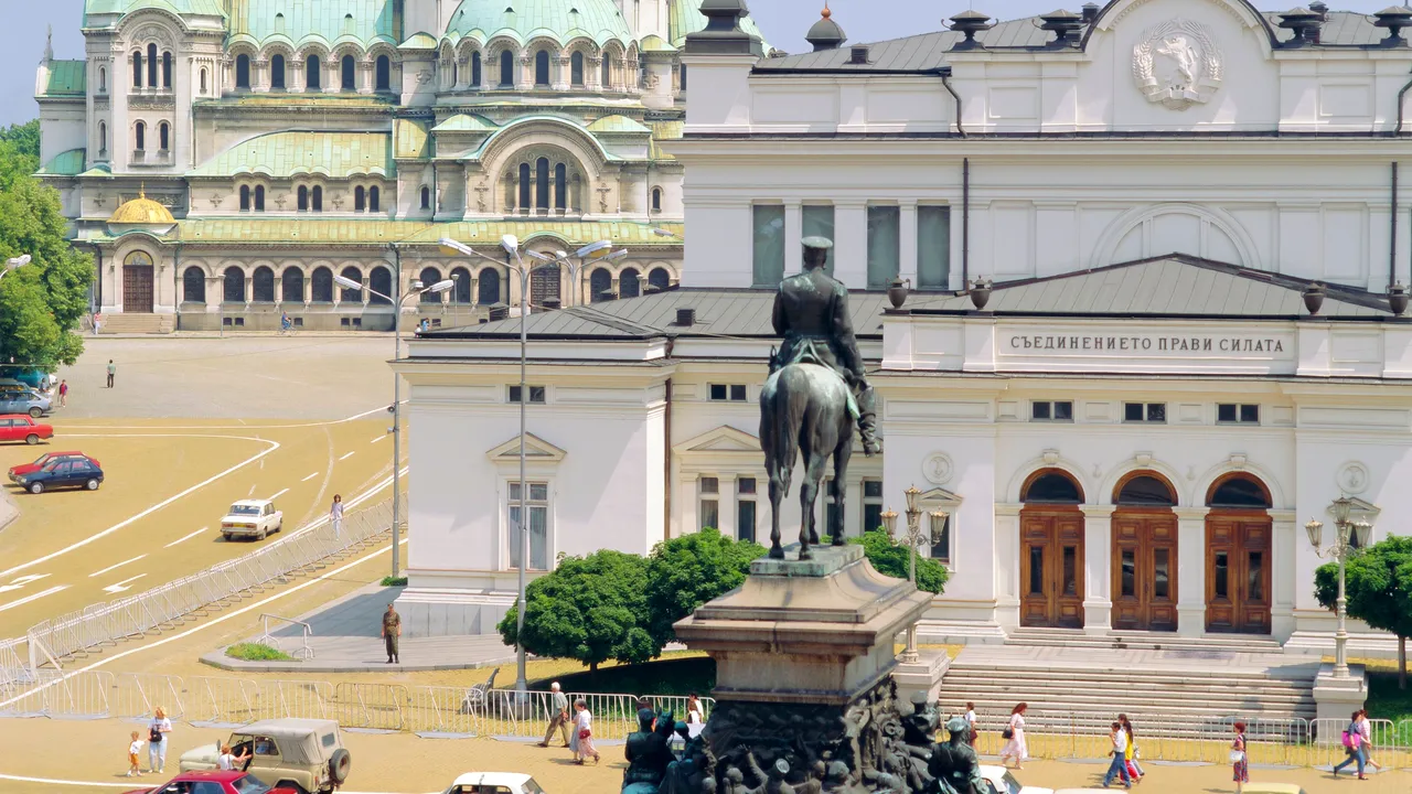 Spioni la Sofia. Serviciul militar de informaţii al Bulgariei, penetrat de ruşi: ofiţeri bulgari reţinuţi că transmiteau date clasificate ruşilor