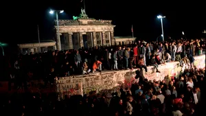 Căderea Zidului Berlinului: Momentul istoric care a schimbat lumea pentru totdeauna - FOTO