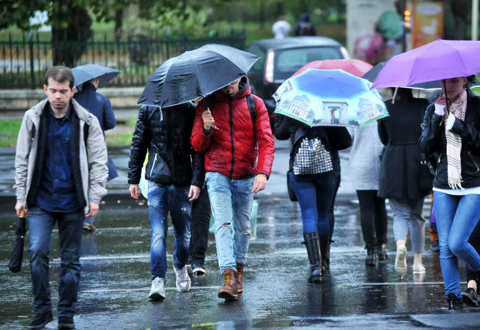 METEO Cod galben de furtuni și ploi torențiale în mai multe regiuni din țară. ANM anunță instabilitate atmosferică până sâmbătă noaptea