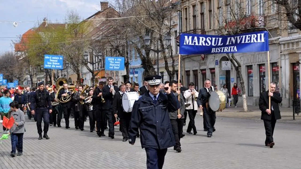 Bistriţa: Peste două mii de oameni la Marşul Învierii şi la un concert susţinut de Costel Busuioc - FOTO