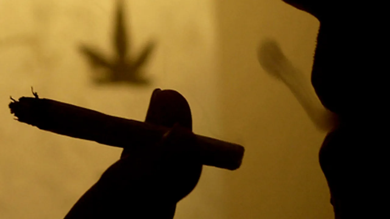 La 114 ani, arestat pentru posesie de cannabis