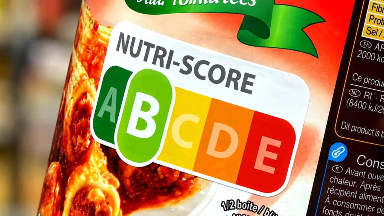 Francezii cer note pe alimente: cât zahăr, grăsimi, sare și fibre conțin. Ce este Nutri-Score