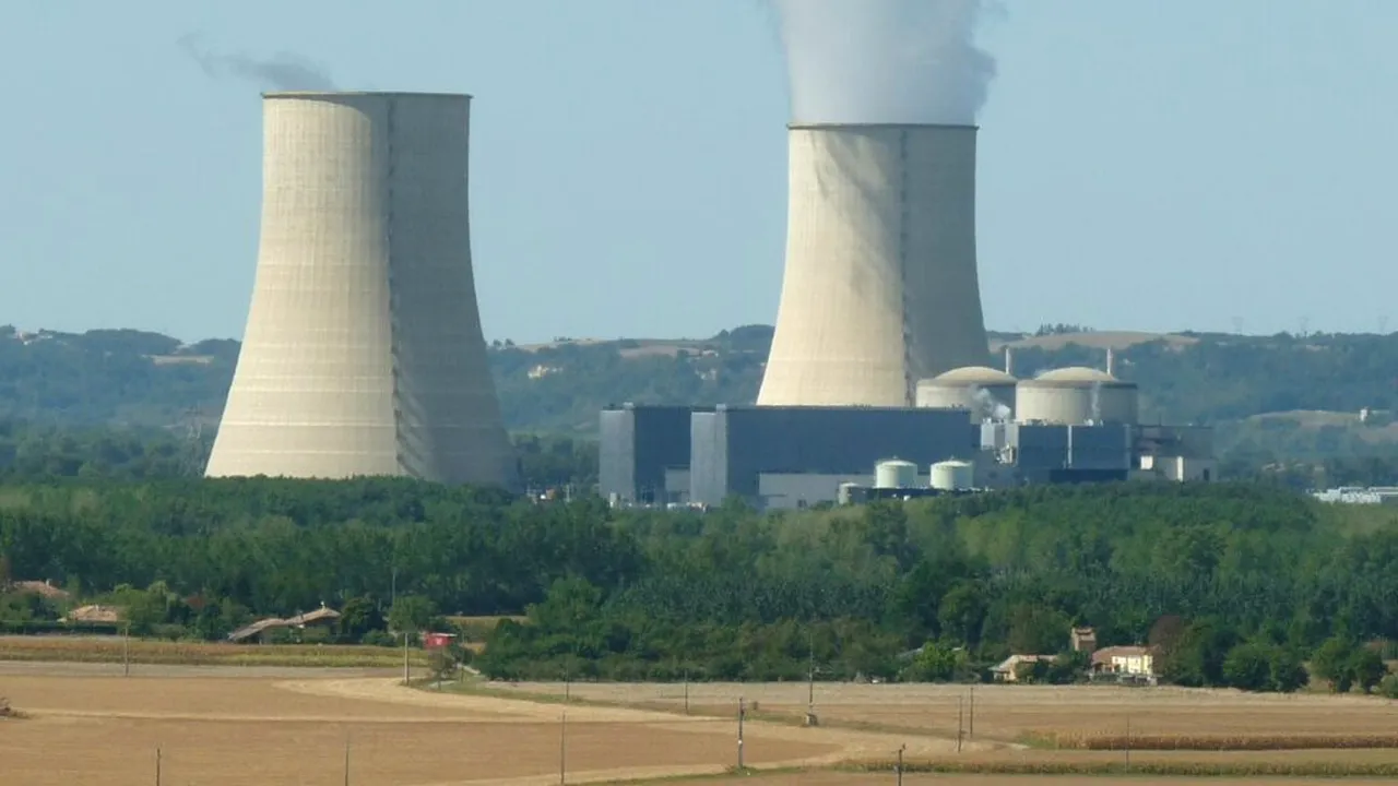 Franța oprește trei reactoare nucleare din cauza caniculei. Alte opt funcționează la putere redusă