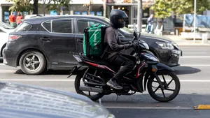 Atac brutal asupra unui livrator străin, în București. VIDEO