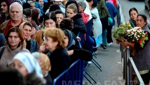 Peste 80.000 de credincioşi s-au închinat la moaştele sfinţilor aduse la Catedrala Patriarhală - VIDEO