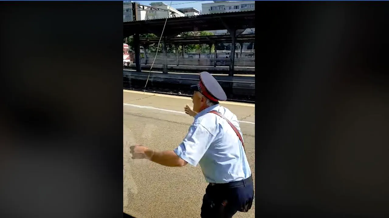 Momentul în care un tren Săgeata Albastră pleacă din gară fără ”naş”. Cum au reacţionat pasagerii | VIDEO