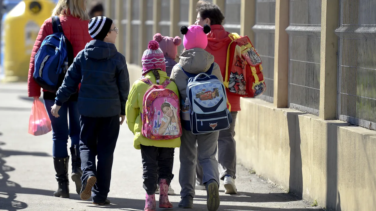 Vineri, ultima zi de şcoală din primul semestru. Elevii au liber o săptămână / Următoarea vacanţă va include şi Paştele. Structura anului şcolar