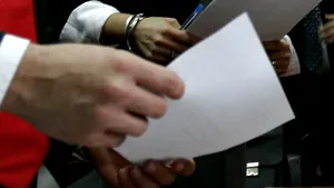 Onorariile notarilor publici, reduse cu 30% la autentificarea contractelor pentru 