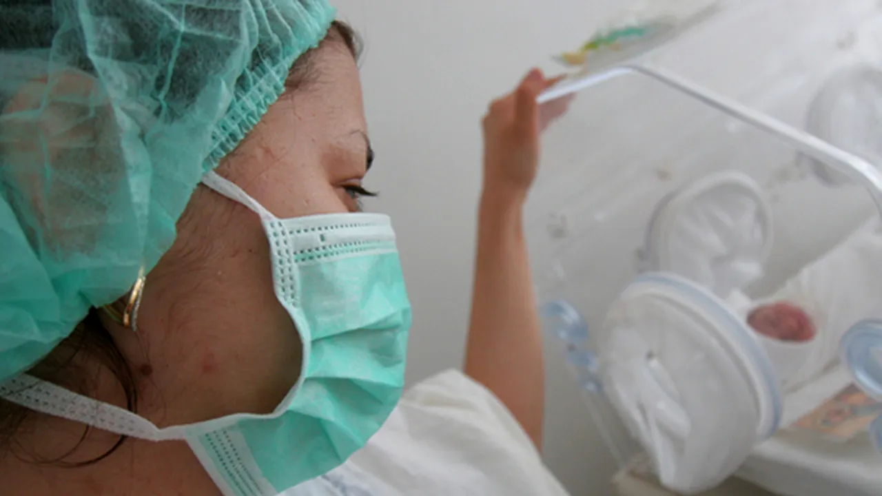 De ce fug femeile însărcinate de medicul de la stat?