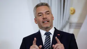 Nehammer este în contact cu România şi Bulgaria şi vrea garduri la frontierele externe ale UE
